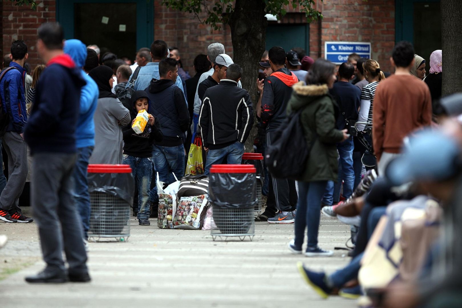 Flüchtlinge an einer Aufnahmestelle im Jahr 2015 (Archiv)