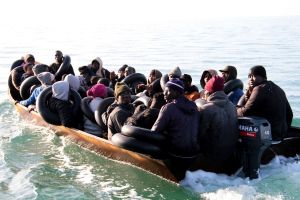 Flüchtlinge in einem Blechboot