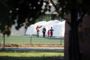Flüchtlingsfamilie in einer "Zeltstadt" (Archiv)