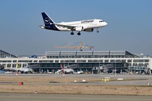 Flughafen Stuttgart - Lufthansa-Maschine