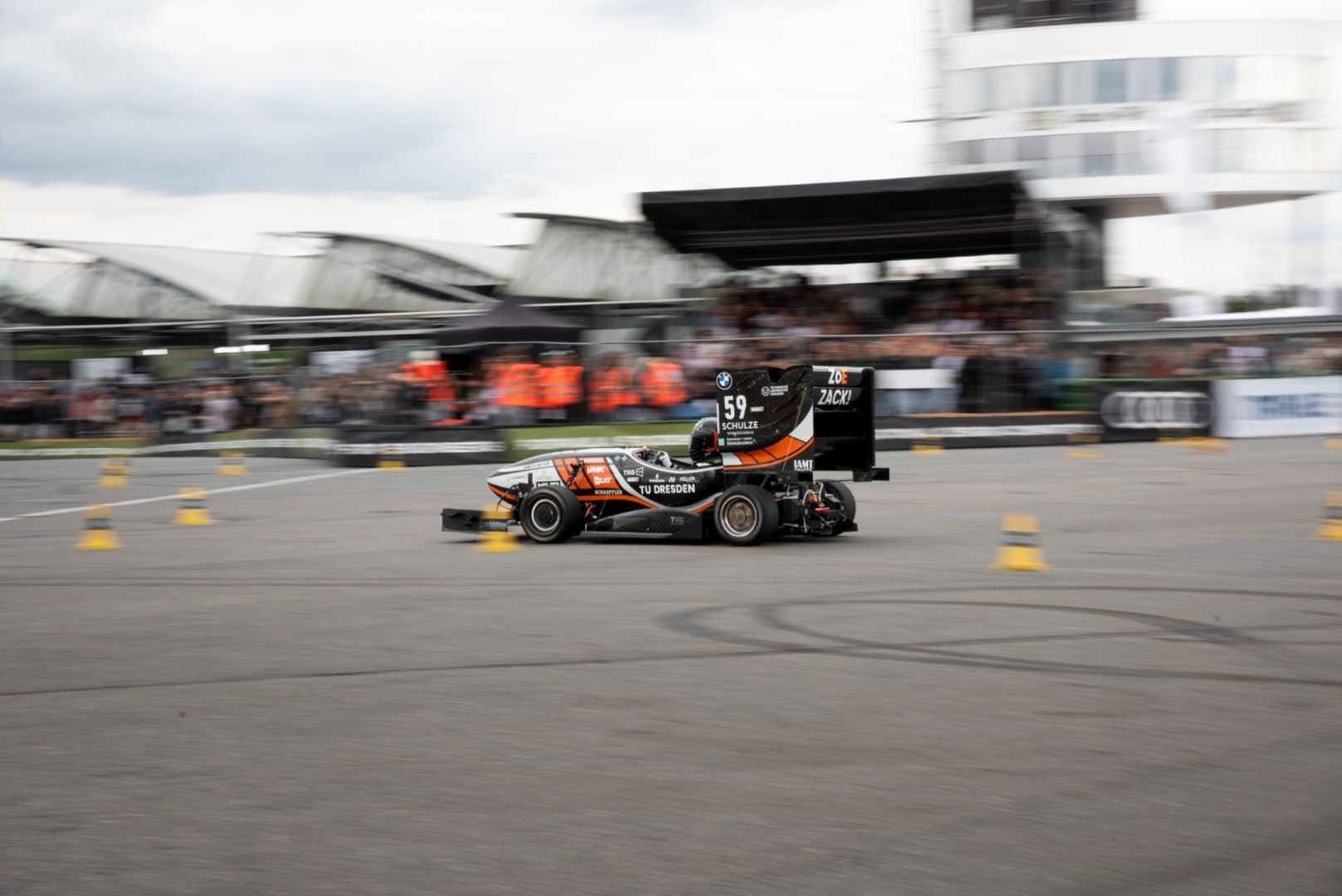 Formula Student: Besser Gas geben mit Industriegasfedern