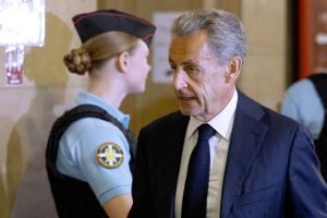 Frankreichs Ex-Präsident Sarkozy vor Gericht in Paris