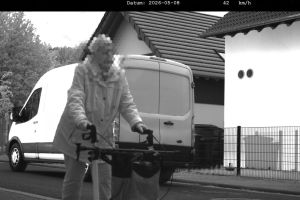 Frau mit Rollator von Polizei geblitzt