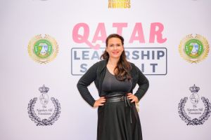 Führen beginnt im Kopf: Angela Thomas setzt neue Impulse auf der Qatar Leadership Summit