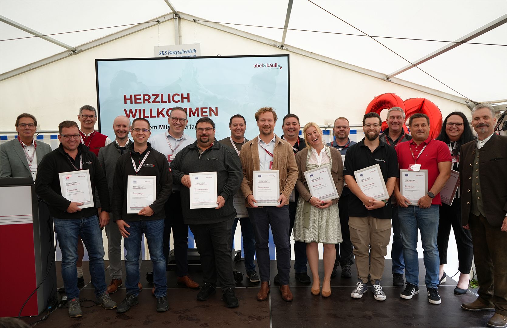 Führung wächst von innen: Führungskräfte absolvieren internes Entwicklungsprogramm