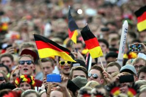 Fußballfans der Deutschen Fußball-Nationalmannschaft (Archiv)