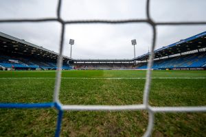 Fußballtor stürzt auf Kind - tot