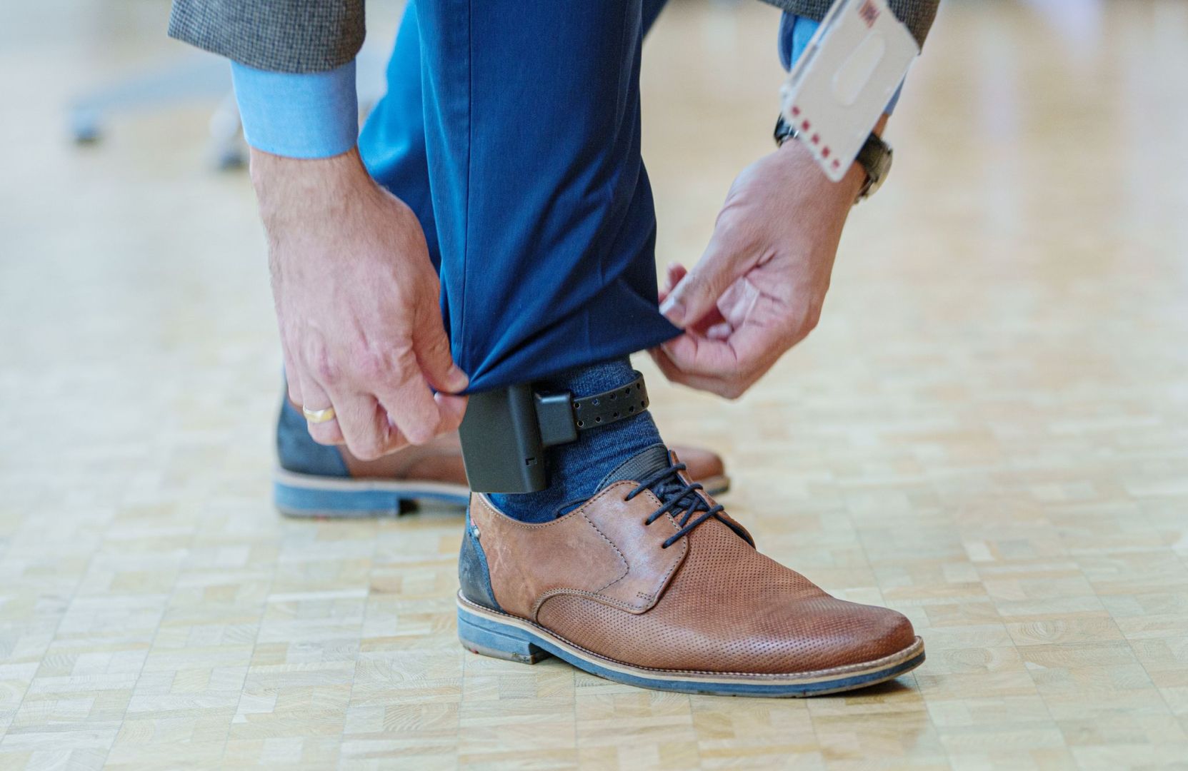 Fußfessel soll Opfer vor häuslicher Gewalt schützen