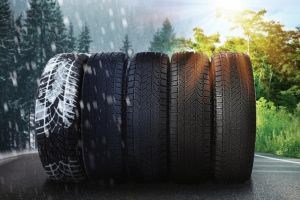 Ganzjahresreifen oder Sommer- und Winterreifen: Welche Reifen sind die bessere Wahl?