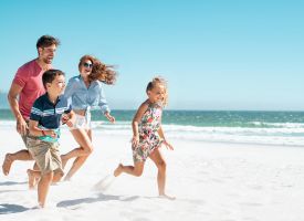 Gefahren im Sommerurlaub – so sind Reisende vor hohen Kostenrisiken geschützt