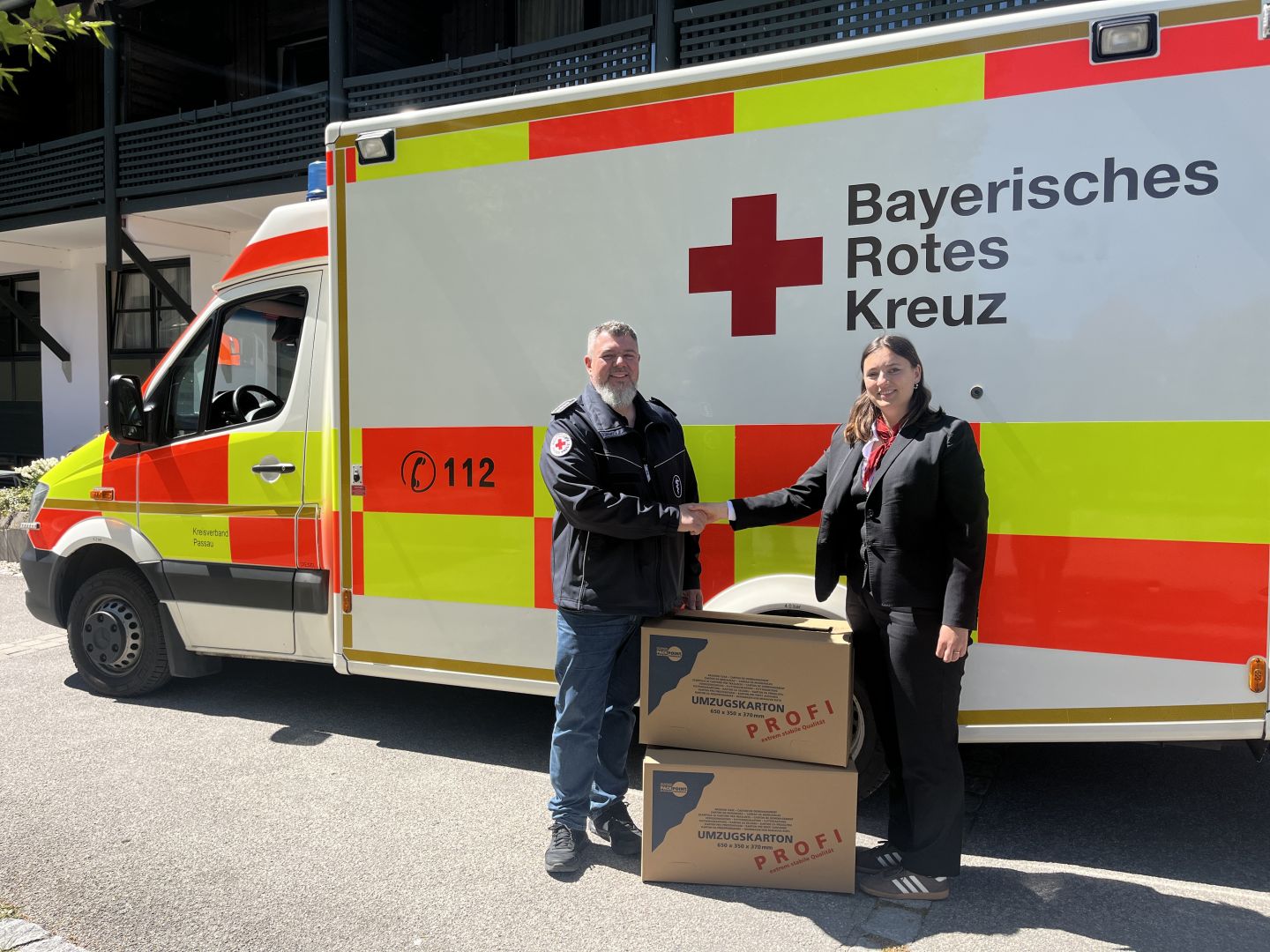 Gemeinsam helfen: Passauer Wolf Bad Griesbach spendet Textilien für den guten Zweck