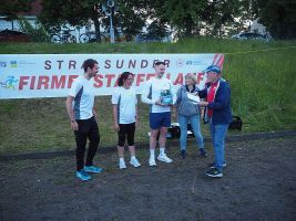 Gemeinsam laufen beim Stralsunder Firmenstaffellauf 2025