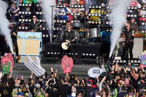 Green Day rockt die Bühne beim größten Sportereignis des Jahres.