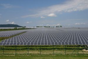 Größter Solarpark Deutschlands mit 1,1 Mio. Modulen ans Netz gegangen