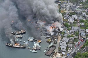 Großbrand in einer Abwrackwerft in Japan