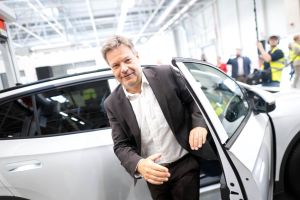 Habeck besucht VW-Werk in Emden