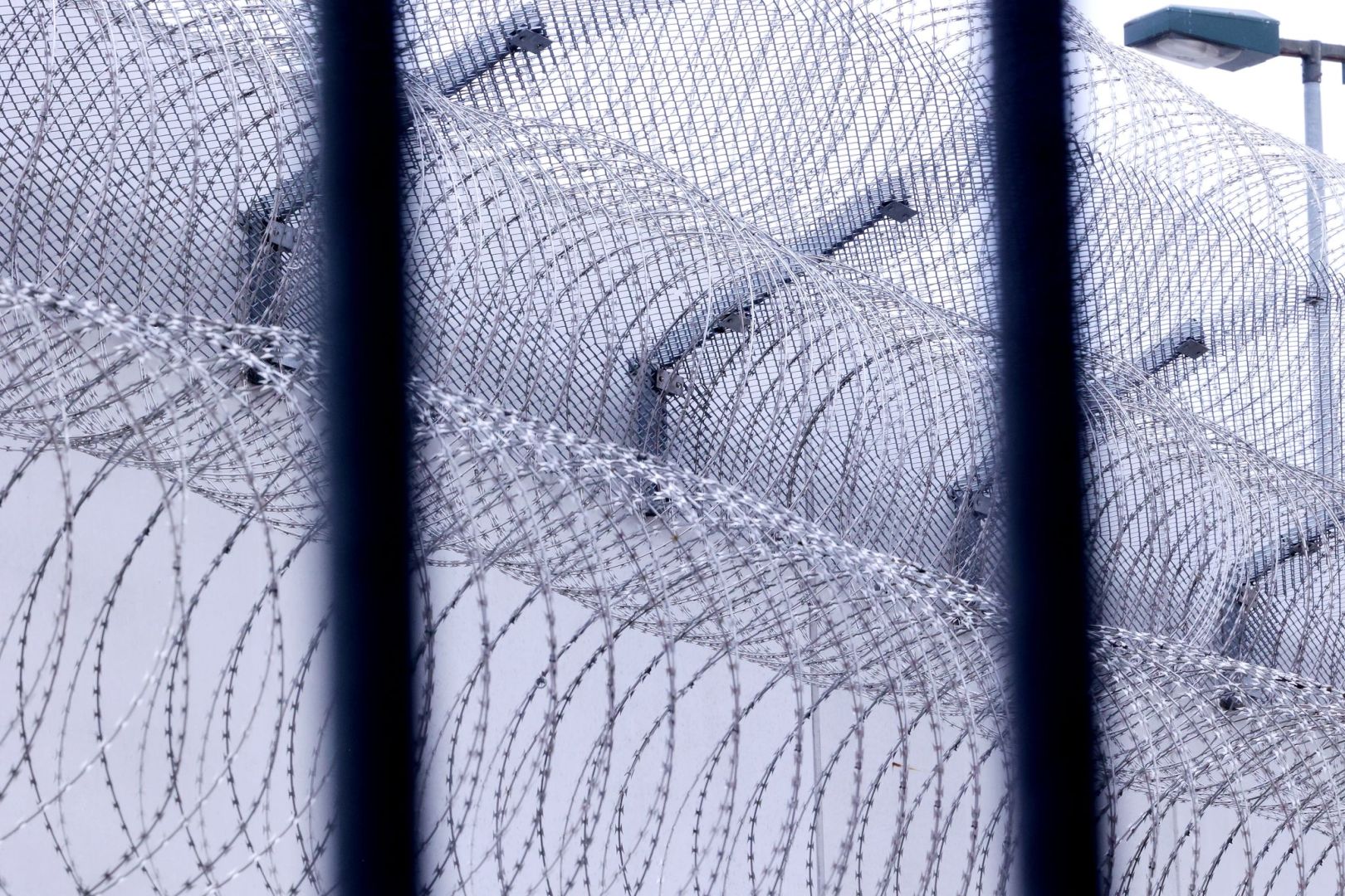 Häftling flieht in Tasche von Mitgefangenem aus Gefängnis