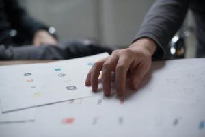 Hand Auf Papier