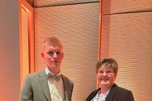 HARTING Absolvent überzeugt mit Spitzenleistung im Studium