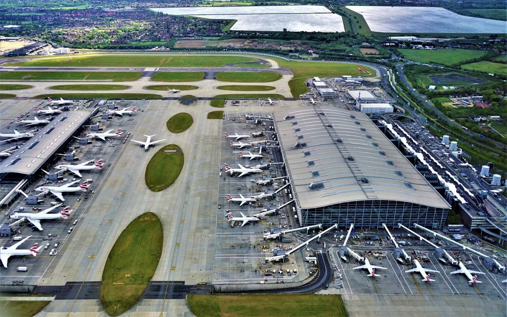 Heathrow plant Ausbau für bis zu £60 Mrd – Investoren setzen auf Effizienz, Airlines warnen vor Kostenlawine
