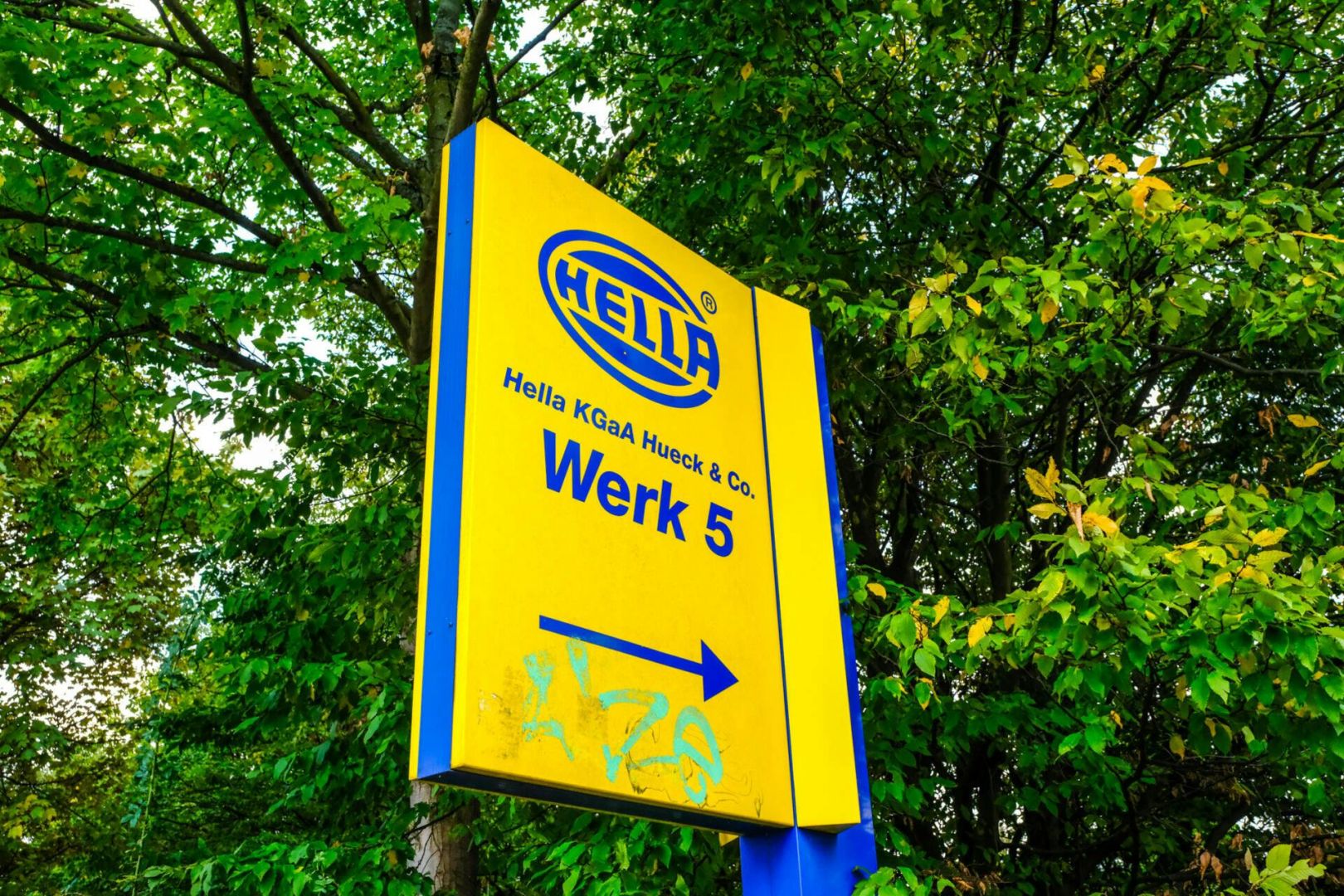 HELLA-Aktie legt zu: Autozulieferer kündigt überraschenden CEO-Wechsel für 2026 an