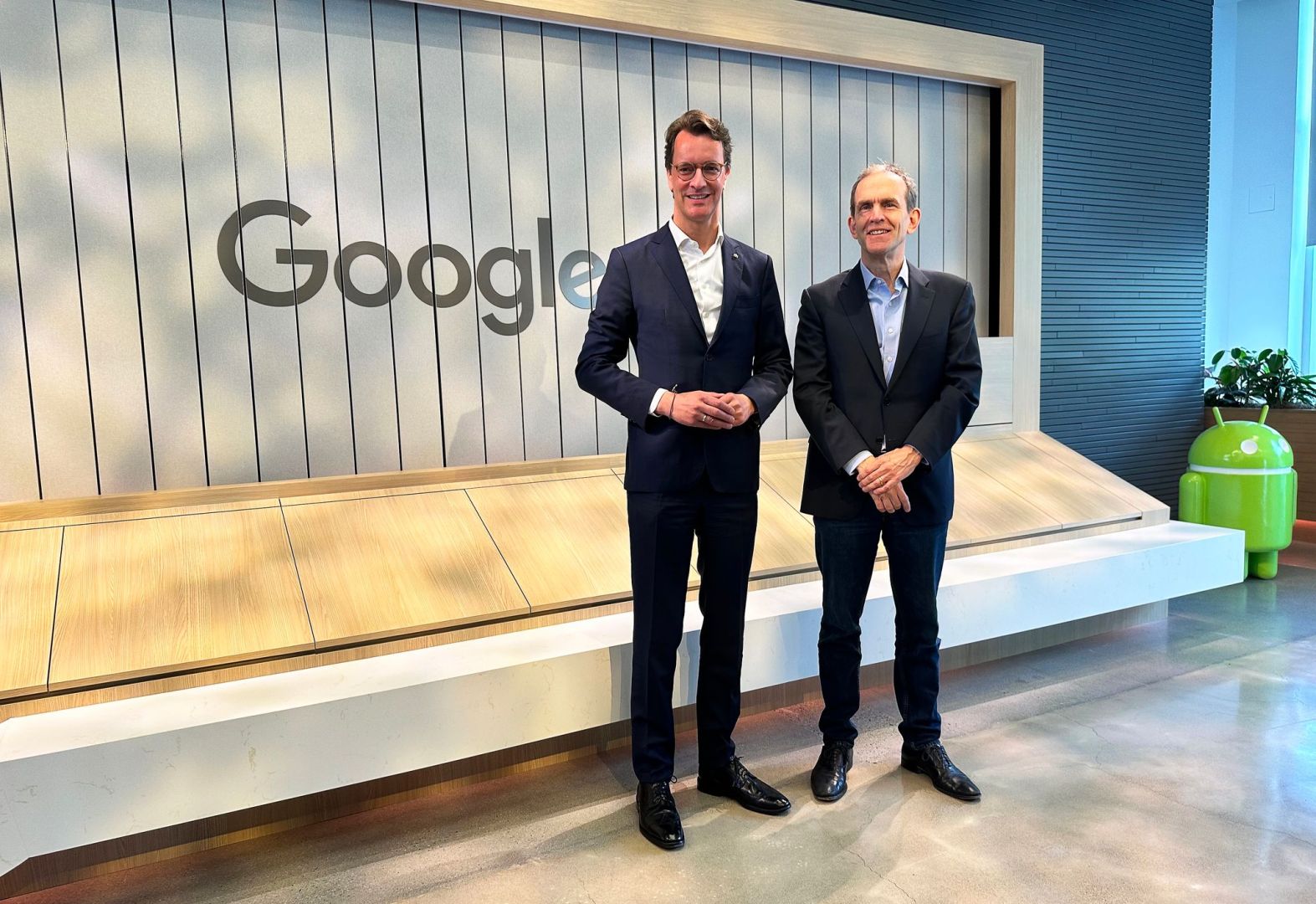Hendrik Wüst und Google-Manager Kent Walker