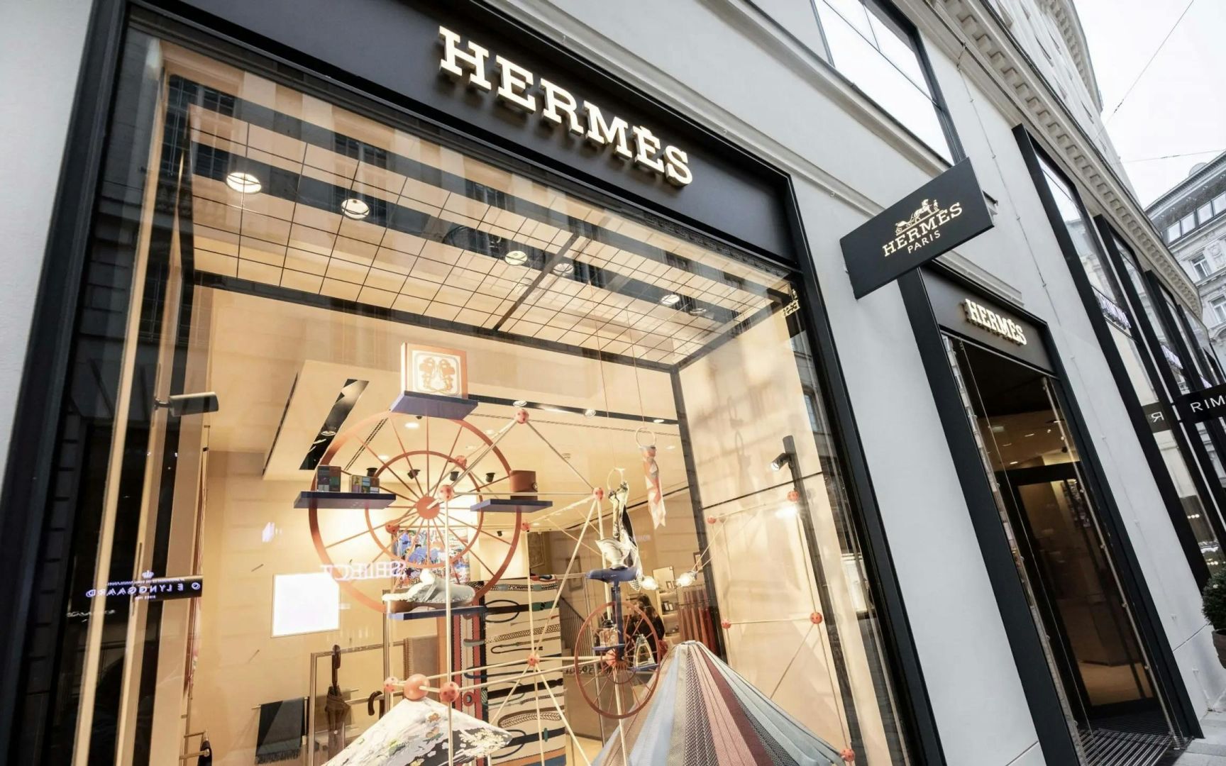 Hermès überholt LVMH – Luxusmarke setzt auf Exklusivität statt Expansion