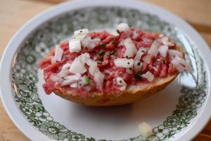 Hersteller ruft Zwiebelmett zurück