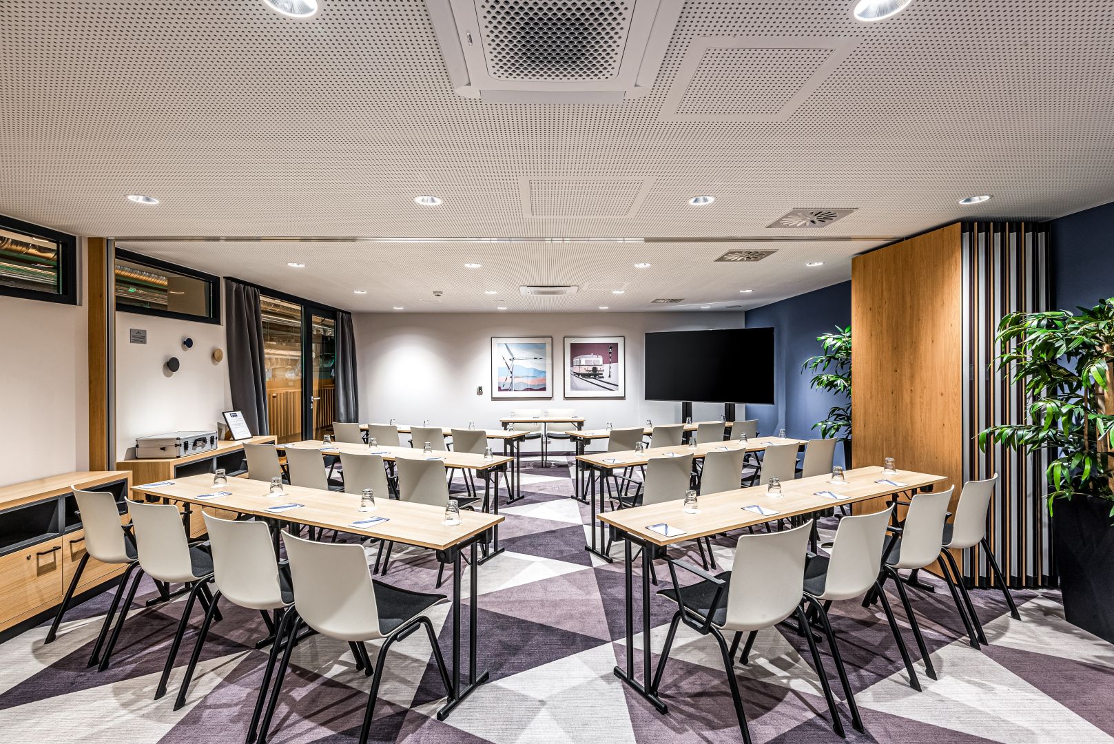 HSBB:mott stattet neues Holiday Inn Express Hamburg Süd aus