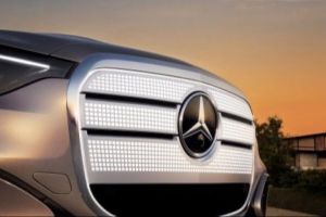 In ihrem Mercedes lässt sich Katja Krasavice von nun an chauffieren.