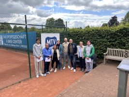 Inklusiver Tennisunterricht für Beschäftigte der Fliedner-Werkstätten beim MTV Kahlenberg