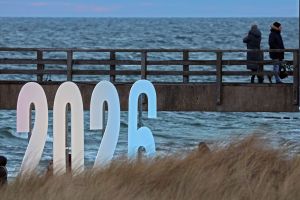 Installation "Zingst 2026" für Silvester am Ostseestrand