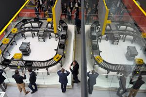 INTERROLL startet mit MCP PLAY in eine neue Ära des Materialtransports