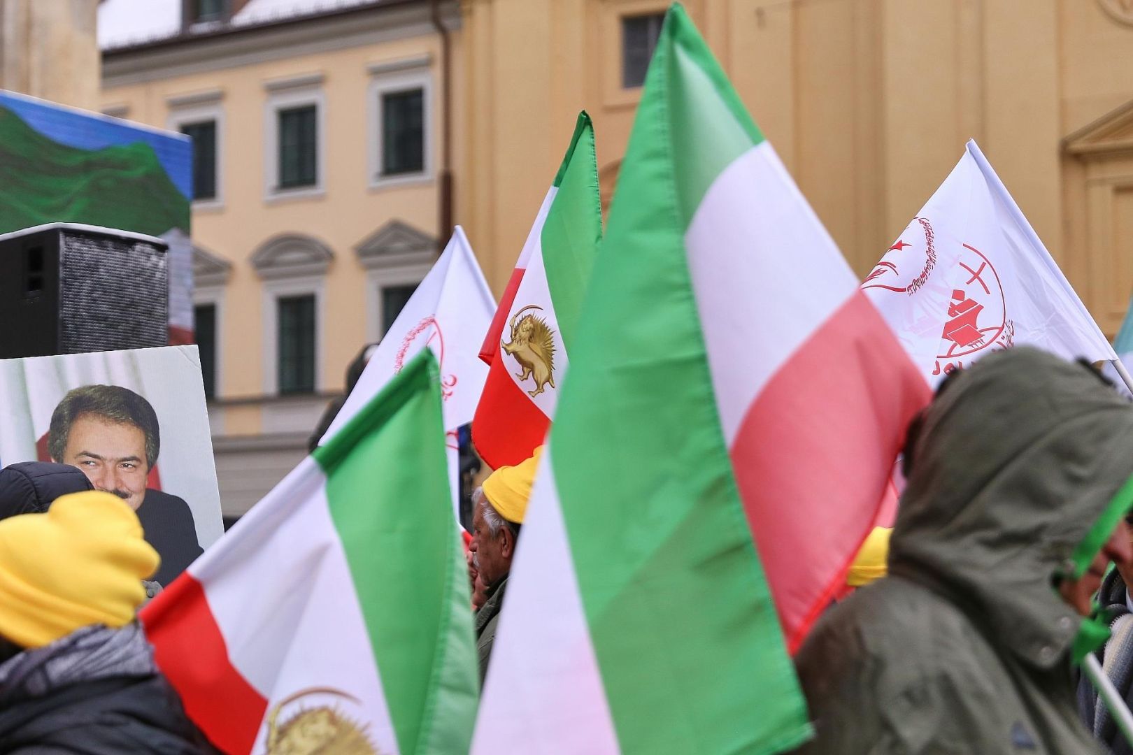 Iran-Fahnen (Archiv)