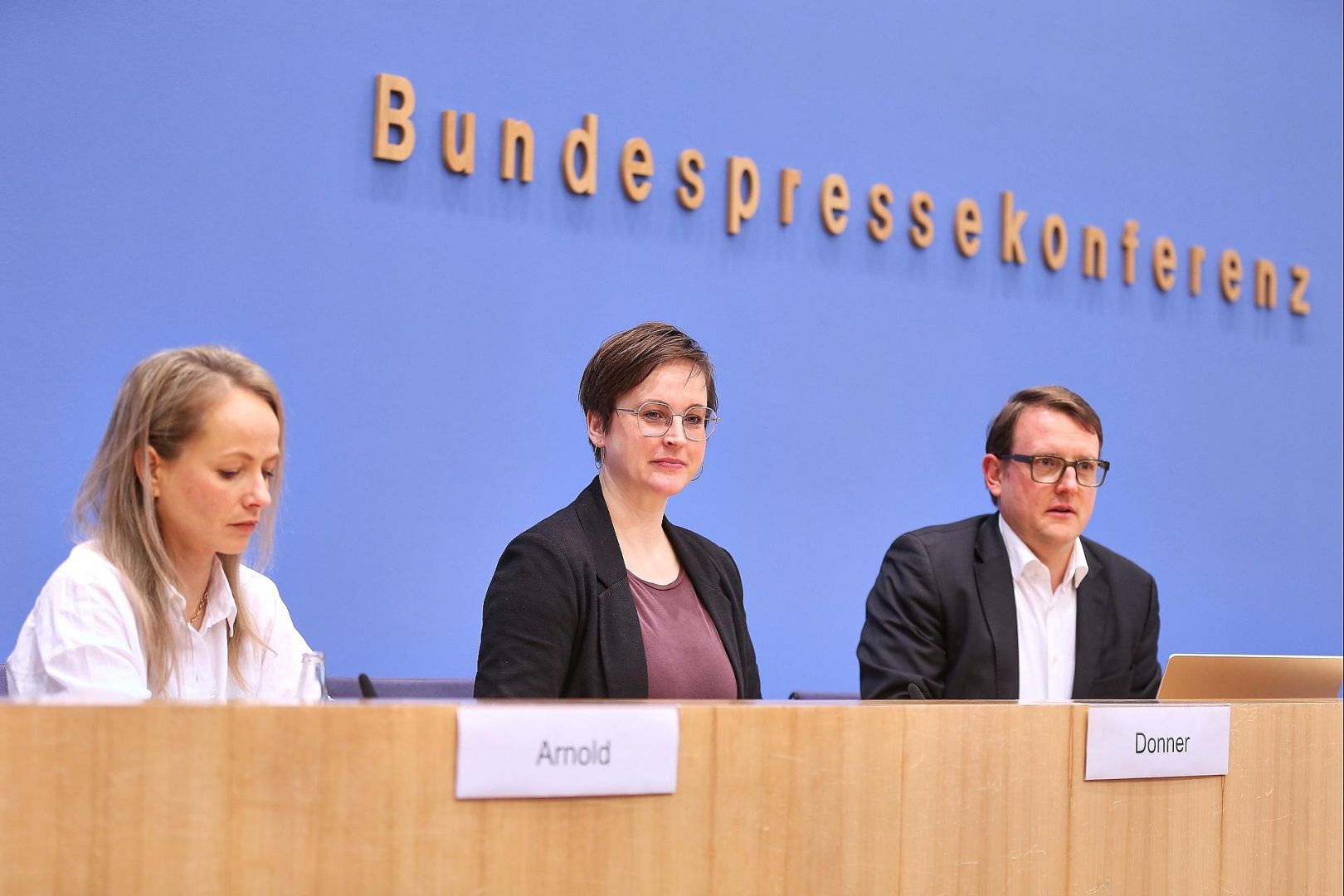 Jahresrückblick 2025: Wie sich Rechtsextremismus im Alltag festsetzt und Engagierte dagegenhalten am 02.12.2025