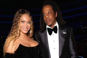 Jay-Z sorgte am Sonntagabend für eine Überraschung, als er während eines Konzerts von Beyoncé in Paris auftrat.