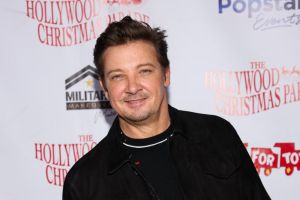 Jeremy Renner ist noch immer im Konflikt mit Yi Zhou.