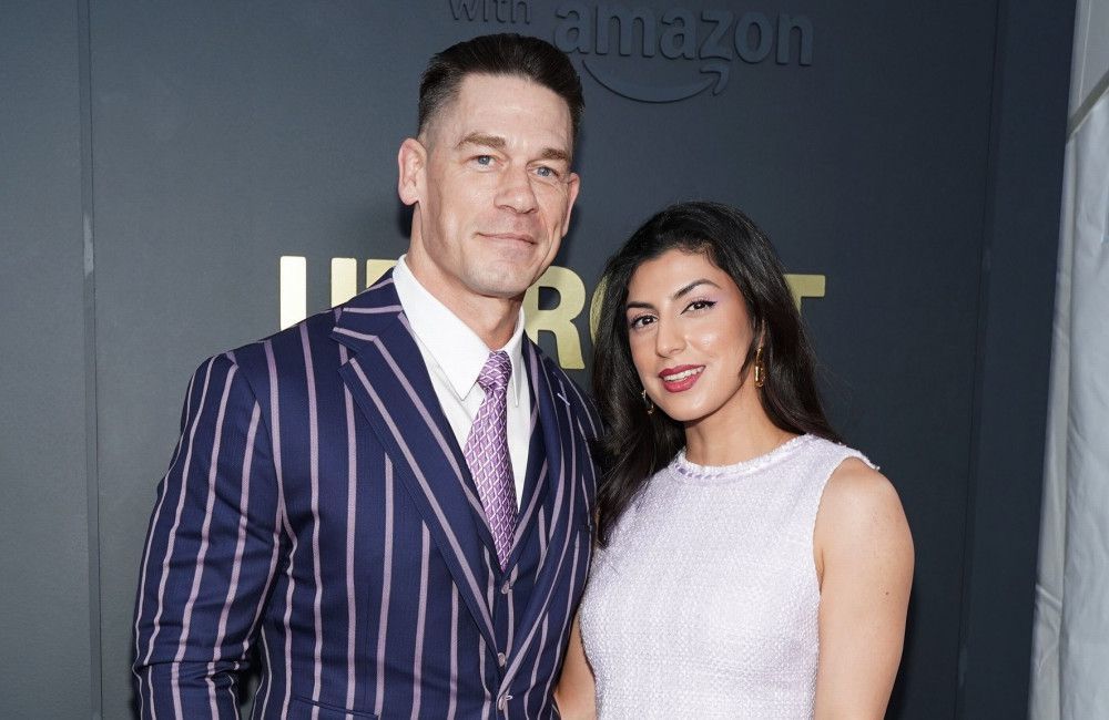 John Cena holt nie sein Handy heraus, wenn er auf einem Date ist.