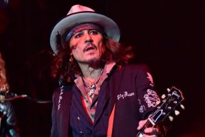 Johnny Depp, Alice Cooper und Joe Perry werden von einem slowakischen Veranstalter verklagt.