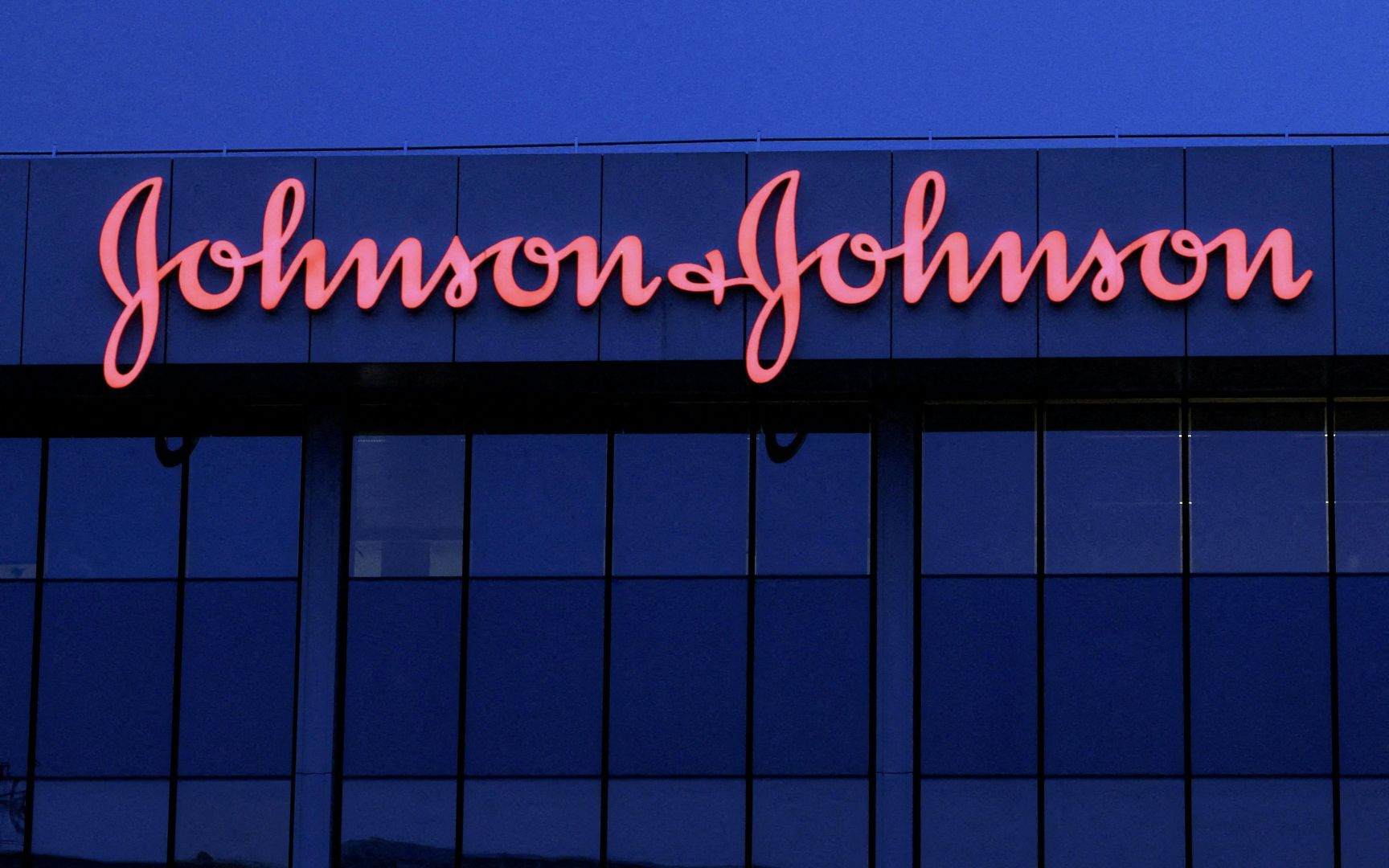 Johnson & Johnson hebt Prognose nach starkem Quartal und positiven Wechselkurseffekten an