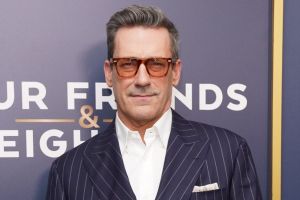 Jon Hamm schätzt sich glücklich, am Leben zu sein, nachdem er am Set von 'Mad Men' so viele Fake-Zigaretten geraucht hat.