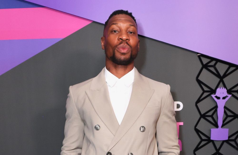 Jonathan Majors wird die Hauptrolle in dem Actionfilm 'True Threat' spielen.