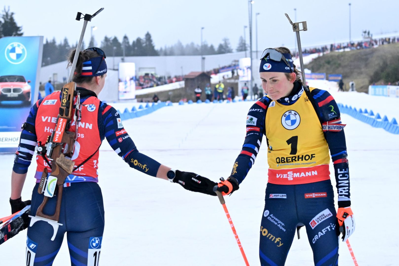 Julia Simon und Justine Braisaz-Bouchet (r)