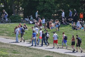 Junge Leute im Sommer (Archiv)