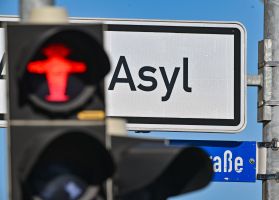 Karlsruhe mahnt zeitnahe Anpassung von Hilfsleistungen an