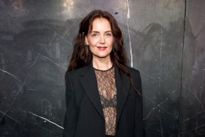 Katie Holmes hat die 'Heldenreise' von James Van Der Beek gewürdigt.