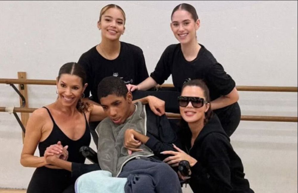 Khloé Kardashian und Amari imTanzstudio