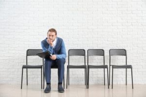 KI ersetzt Einsteigerjobs nach Studium: Ganze Berufsbilder werden verschwinden