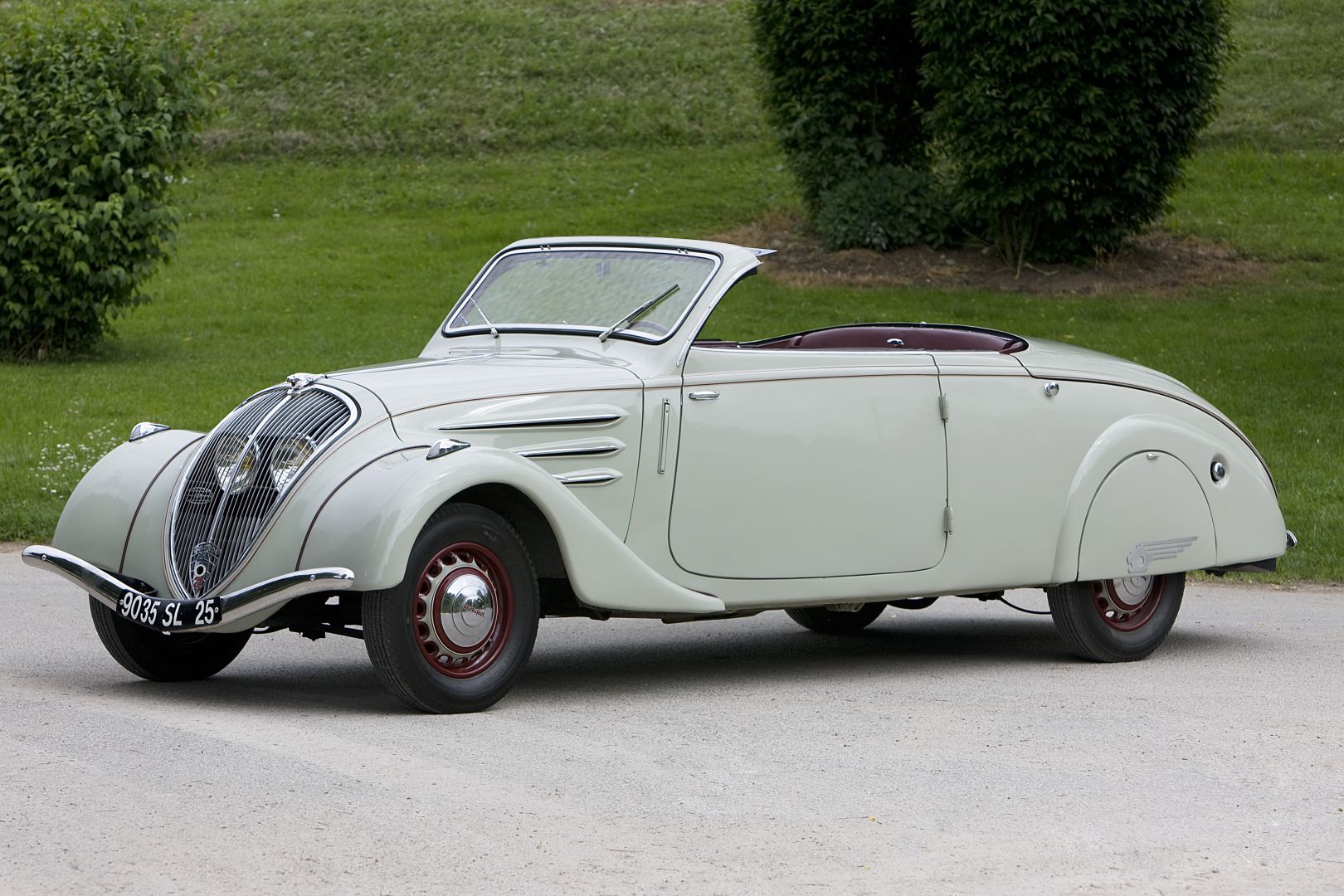 Klassikwelt Bodensee 2025: 90 Jahre PEUGEOT 402