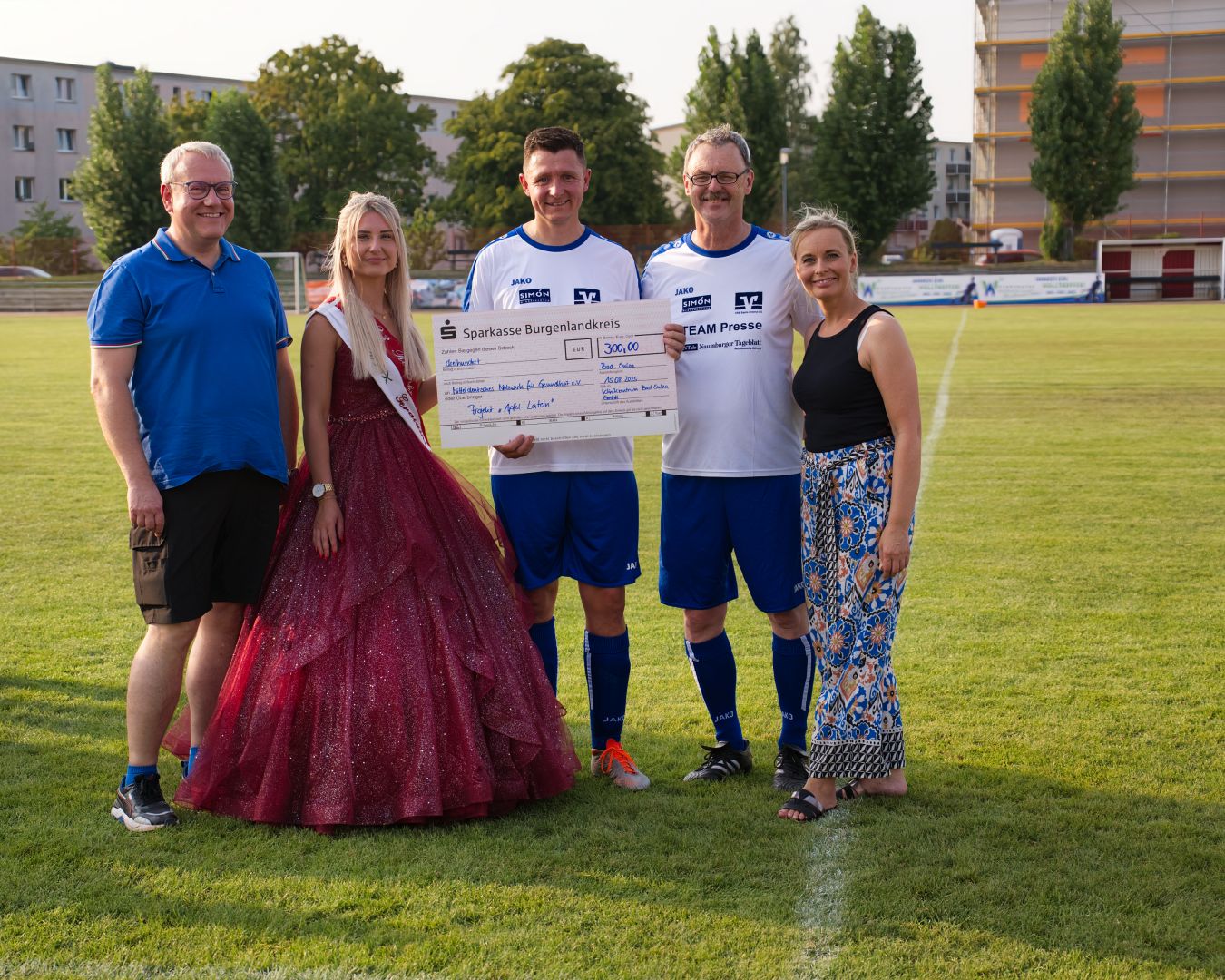 Klinikzentrum stellt Rekordsumme beim Apfel-Latein-Benefizspiel mit auf!